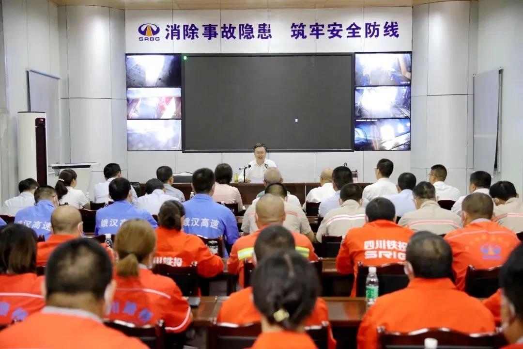 省人大常委會黨組成員、副主任彭琳調(diào)研督導峨漢高速公路建設情況并在基層講黨課