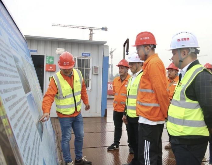 四川路橋黨委委員、紀(jì)委書記唐新林一行 赴一線開展安全環(huán)保督導(dǎo)及調(diào)研工作