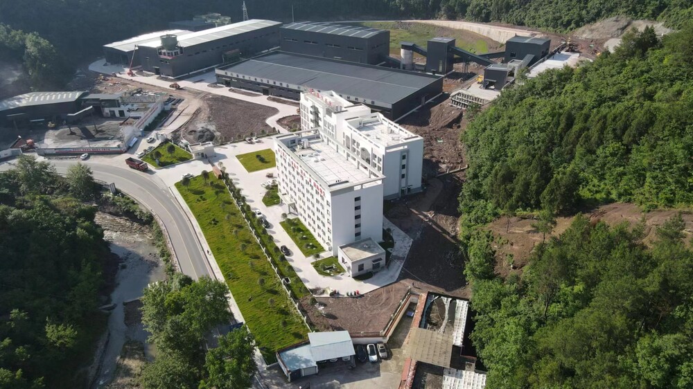 南江坪河霞石礦