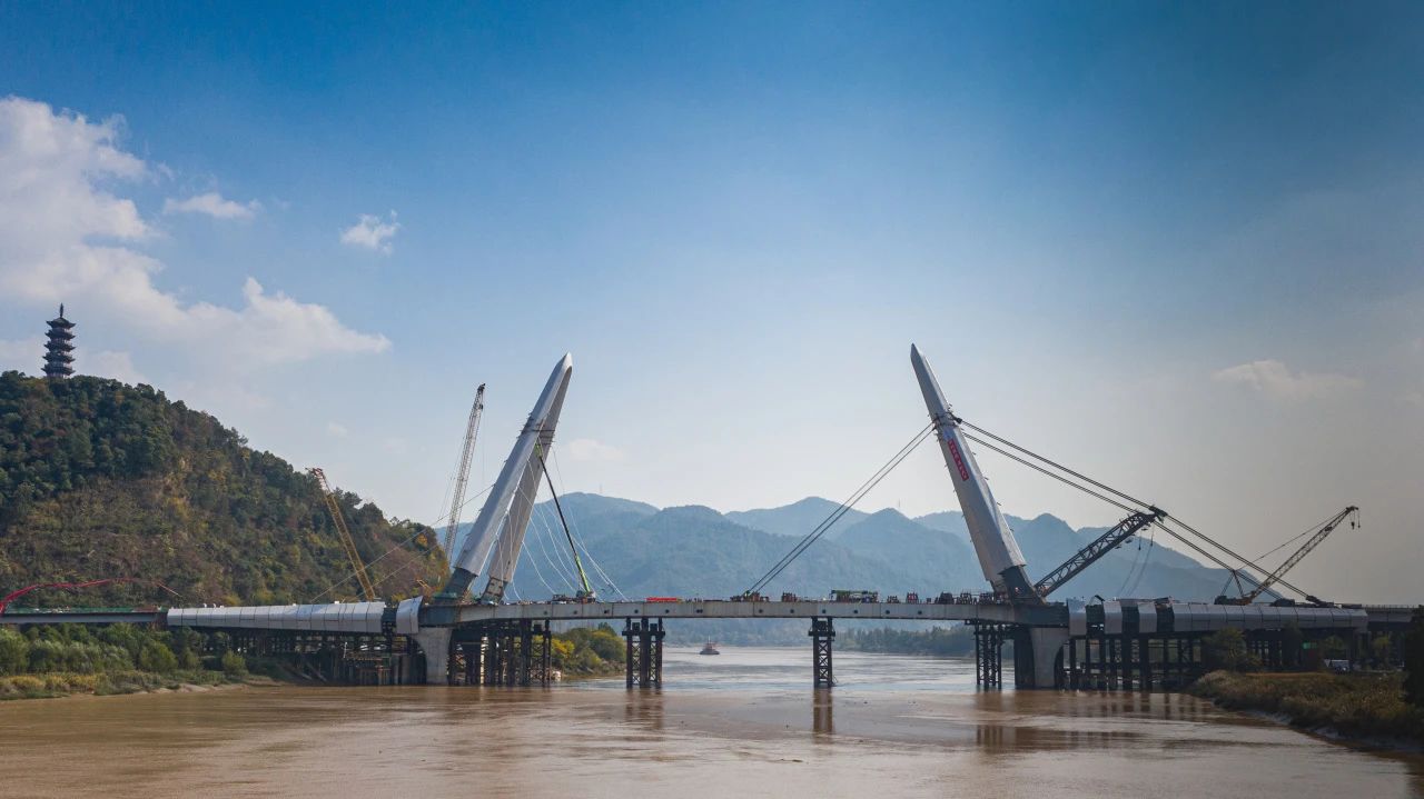 媒體關(guān)注 | 通車在即！浙江臨海伏龍大橋“亮翅”