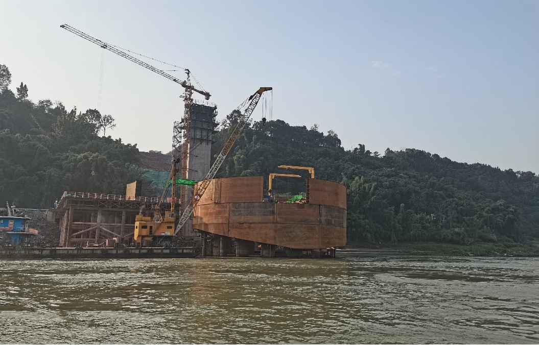 自適應(yīng)地形無(wú)底雙壁鋼圍堰施工技術(shù)