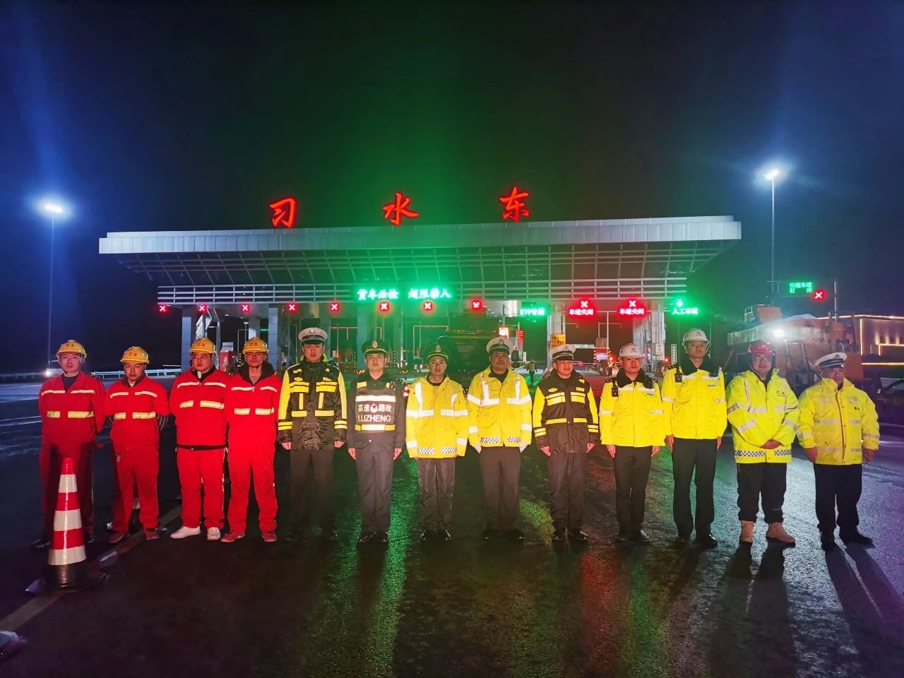 返程高峰保暢通 平安出行我在崗