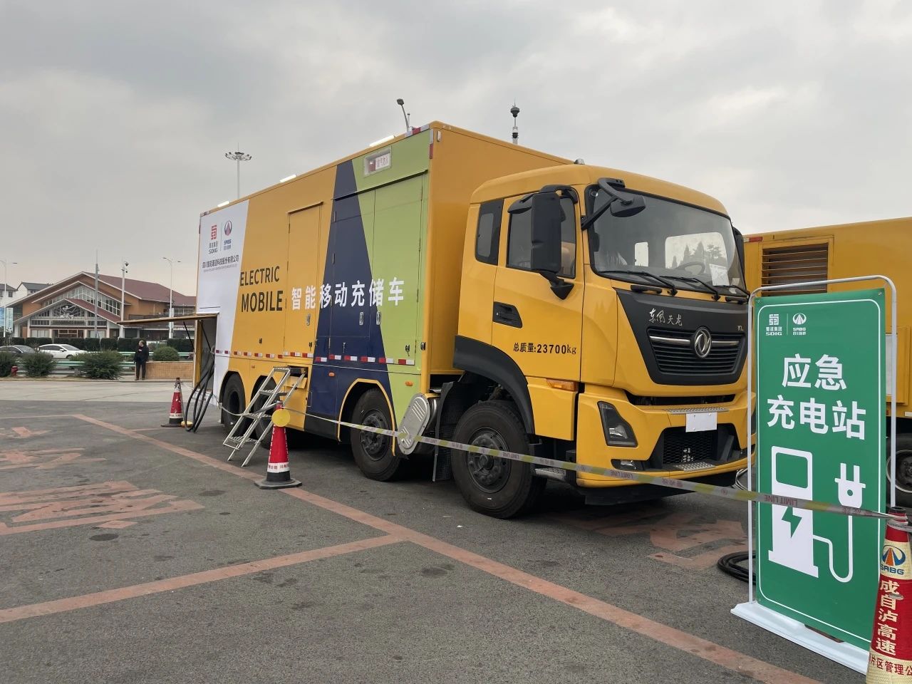 “巨型充電寶” 護航返鄉(xiāng)路！