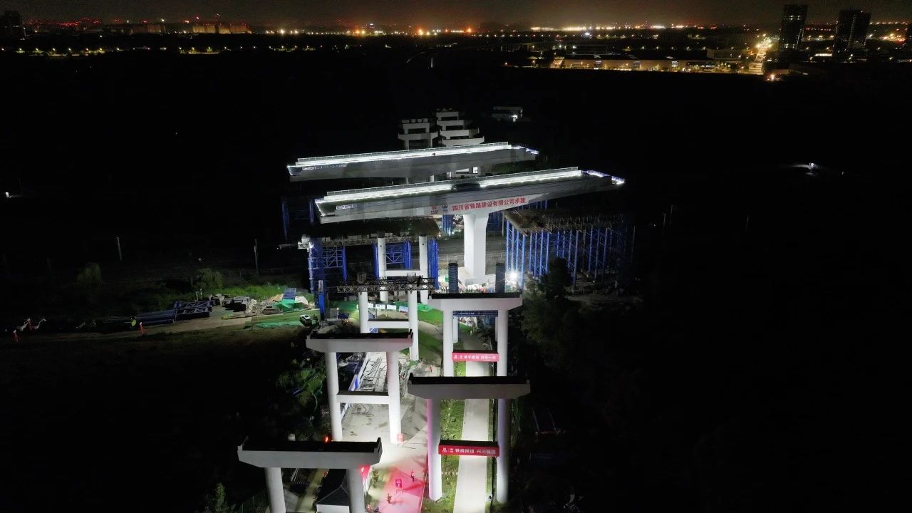 再戰(zhàn)再捷！成南擴容轉體橋全部完成轉體