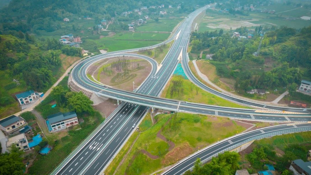 媒體關(guān)注 | 川渝再添大通道 開梁高速全線建成通車!