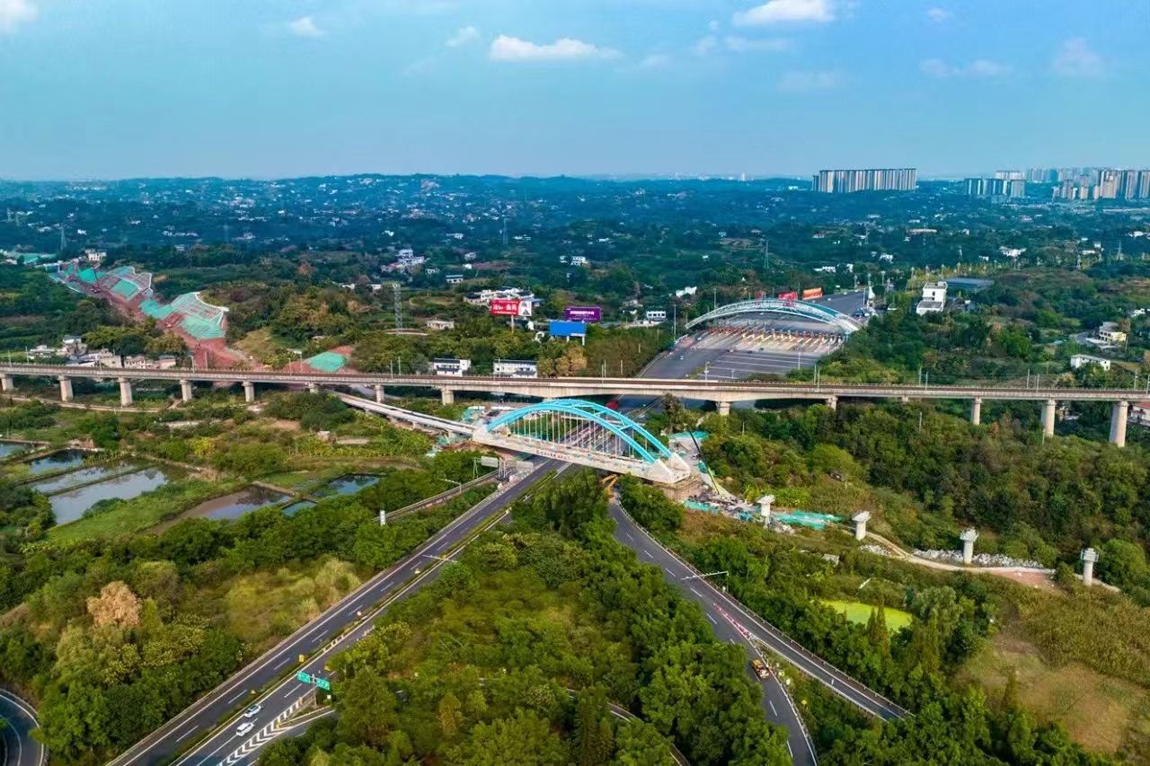 媒體關(guān)注｜落梁成功 重量5300噸！ 隆黃鐵路隆敘段擴(kuò)能改造工程胡市鎮(zhèn)特大橋主橋貫通