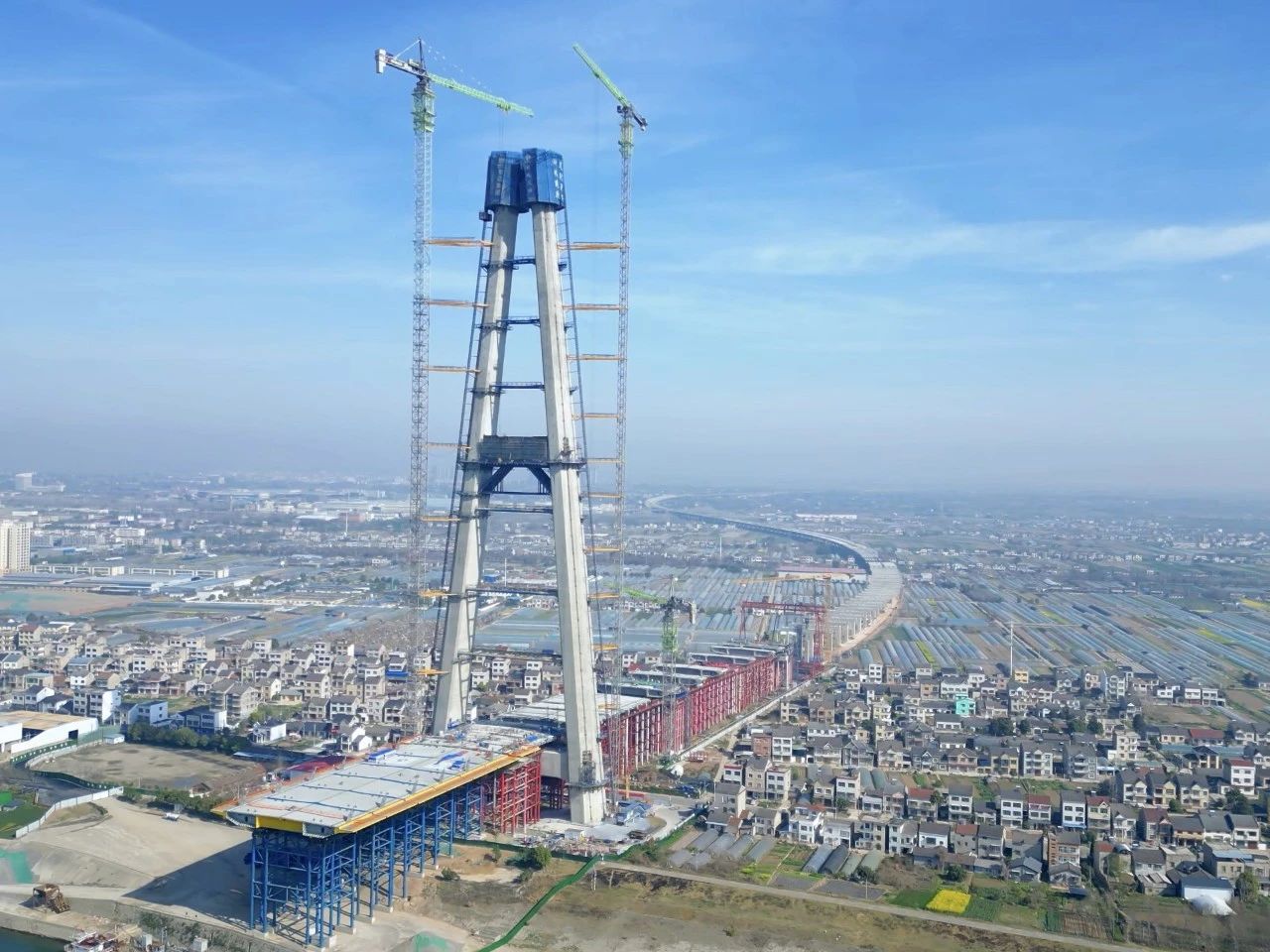 媒體關注 | 速達“千年孤島”指日可待！枝江百里洲長江大橋北岸主塔封頂