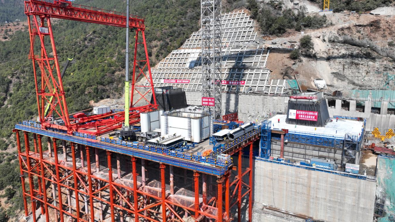 媒體關注 | 西香高速“超級工程”新進展！瀘沽湖特大橋兩岸承臺澆筑完成