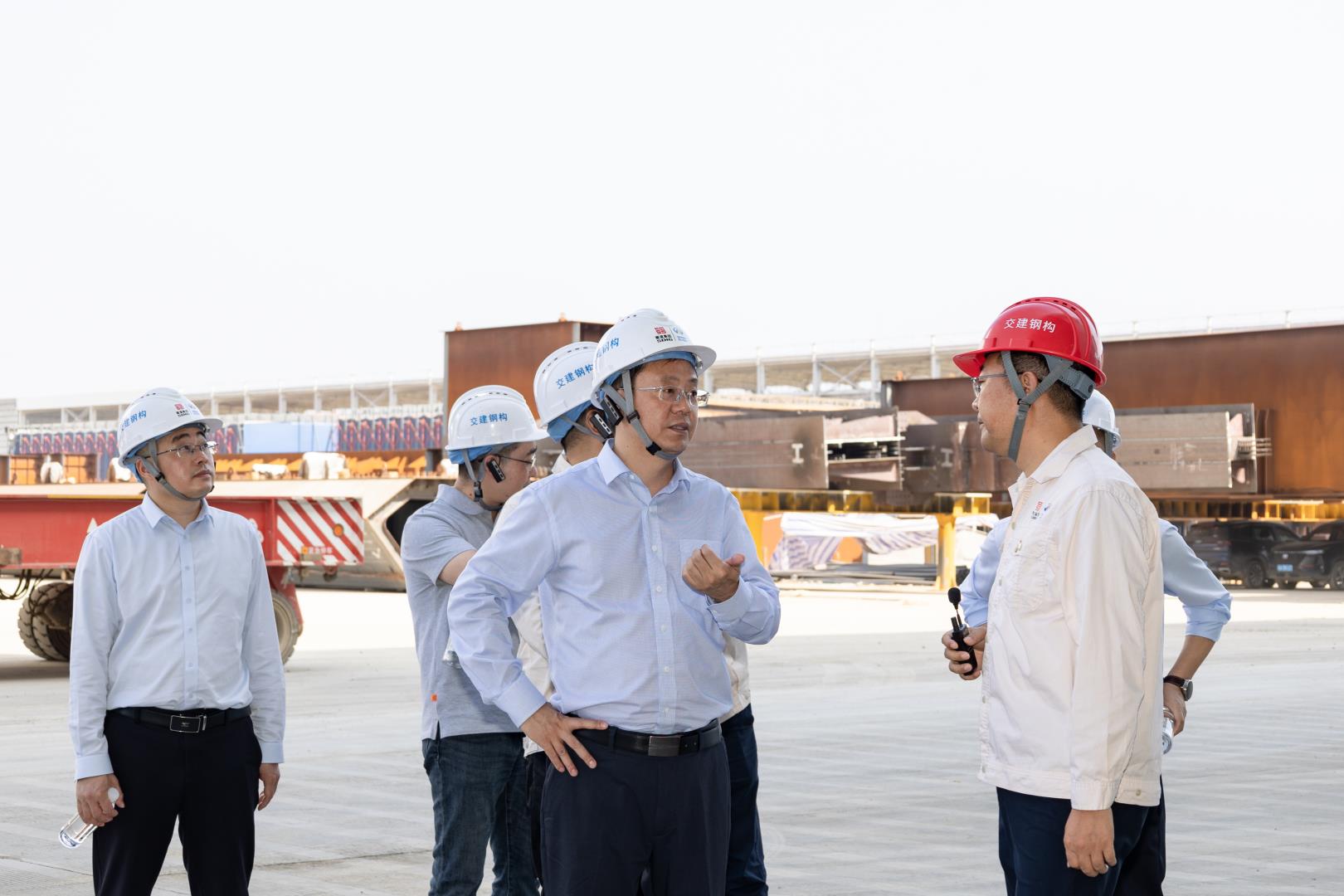 四川路橋黨委委員、紀(jì)委書(shū)記焦利軍帶隊(duì)到交建集團(tuán)項(xiàng)目一線調(diào)研指導(dǎo)工作