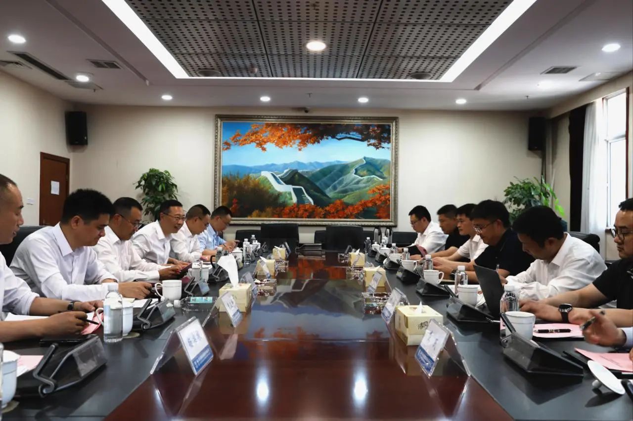 四川路橋與江蘇現(xiàn)代路橋舉行交流座談