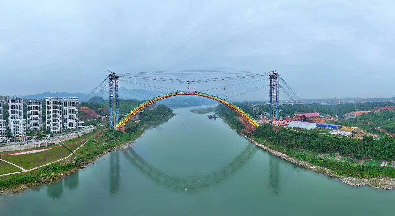 媒體關注 | 屏山百姓期盼許久的“彩虹橋”，今天主拱合龍了！