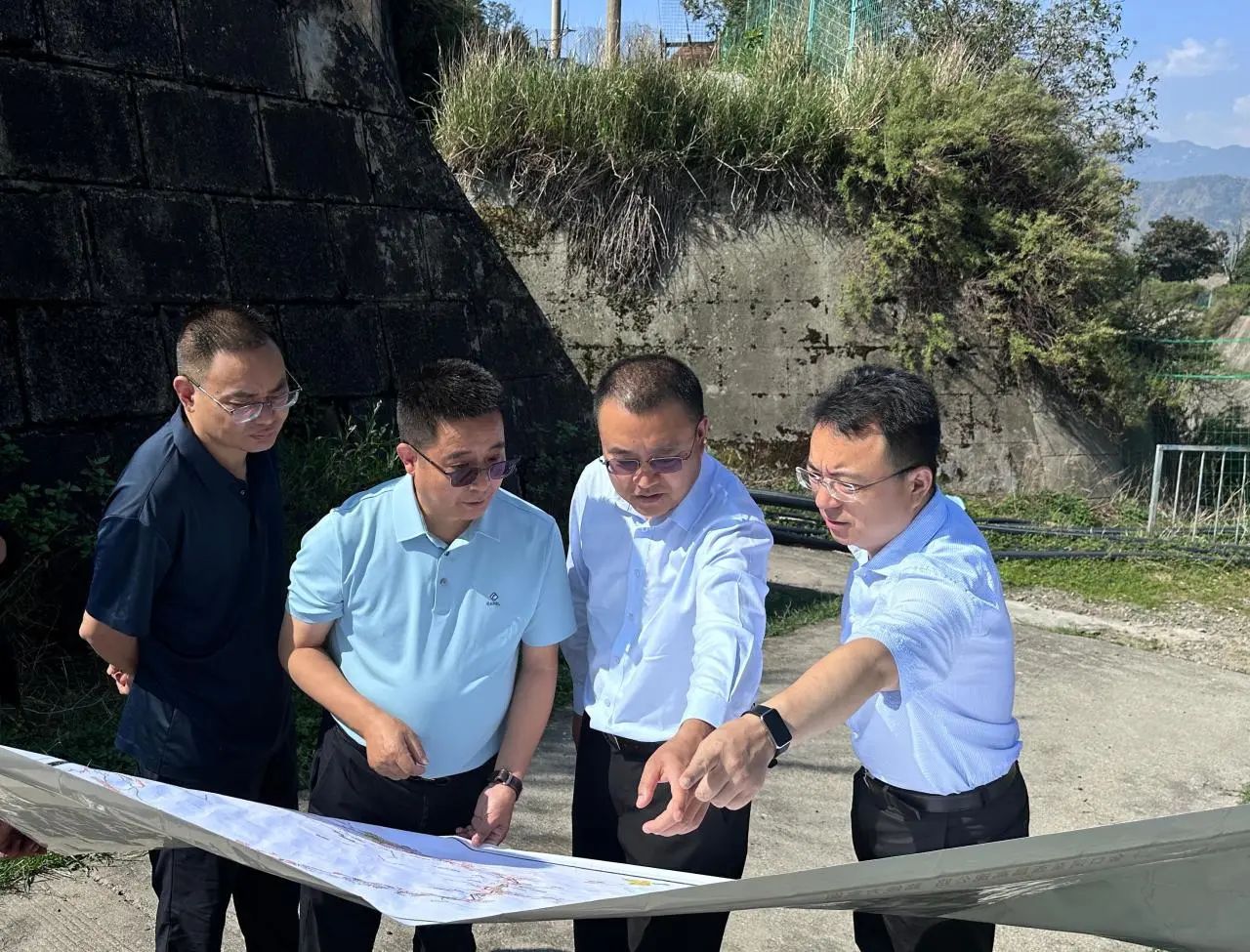 四川路橋黨委副書記、副董事長、總經(jīng)理羊勇一行督導(dǎo)調(diào)研金西、昭普高速公路項目